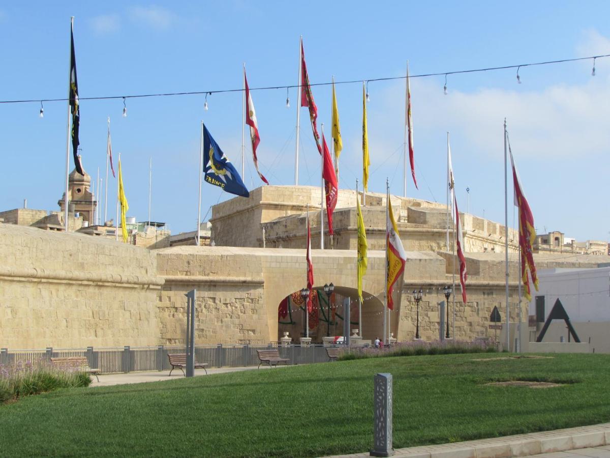 Vittoriosa' Seafront 2 Bed Highly Furnished Apartment المظهر الخارجي الصورة