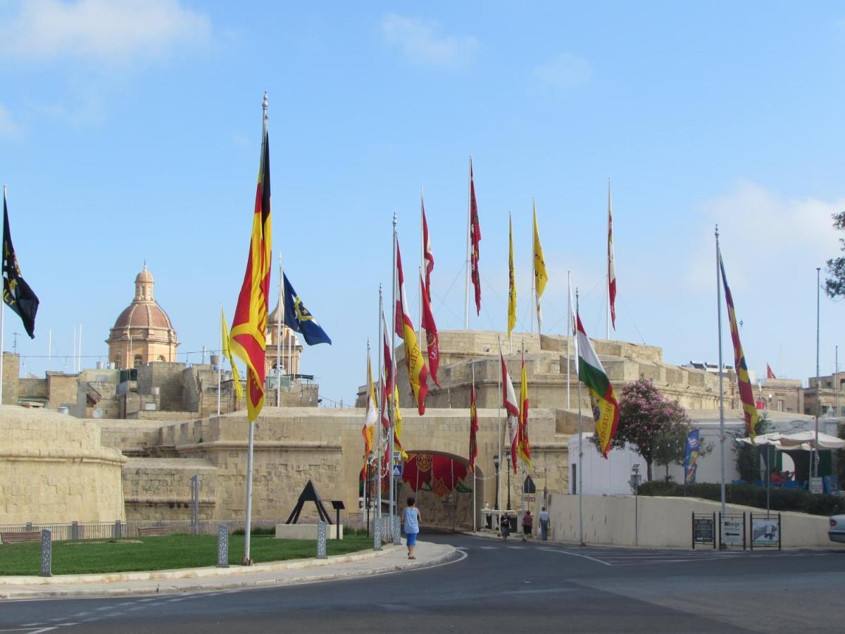 Vittoriosa' Seafront 2 Bed Highly Furnished Apartment المظهر الخارجي الصورة