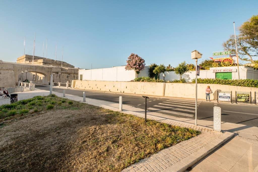 Vittoriosa' Seafront 2 Bed Highly Furnished Apartment المظهر الخارجي الصورة