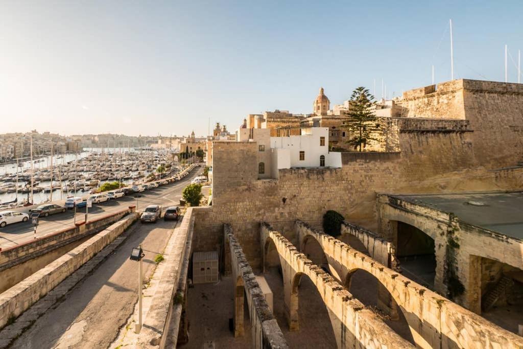 Vittoriosa' Seafront 2 Bed Highly Furnished Apartment المظهر الخارجي الصورة